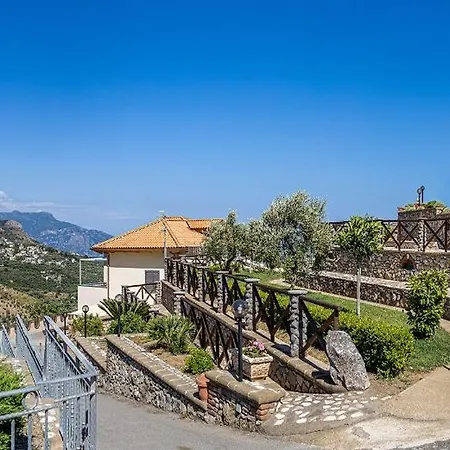 - Lions Rose Villa SantʼAgata sui Due Golfi