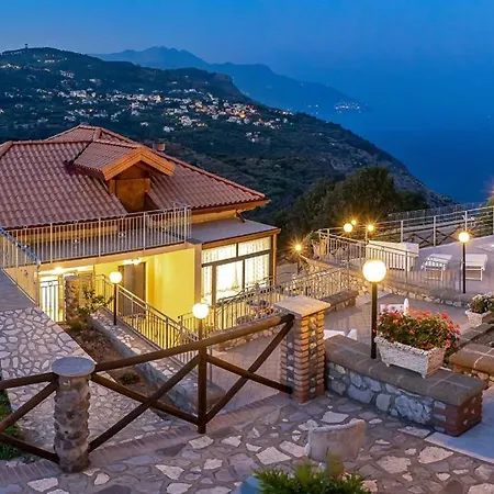 - Lions Rose Villa Sant'Agata sui due Golfi