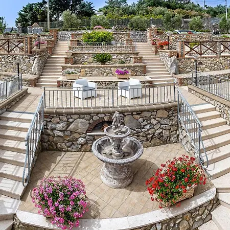 - Lions Rose * Sant'Agata sui due Golfi