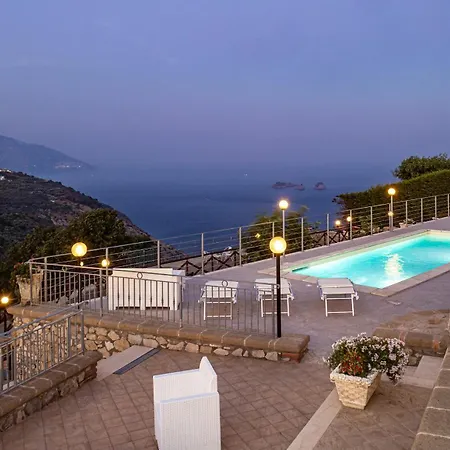 Villa - Lions Rose