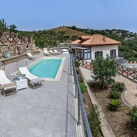 - Lions Rose Villa Sant'Agata sui due Golfi