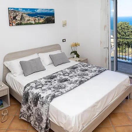 - Lions Rose * Sant'Agata sui due Golfi