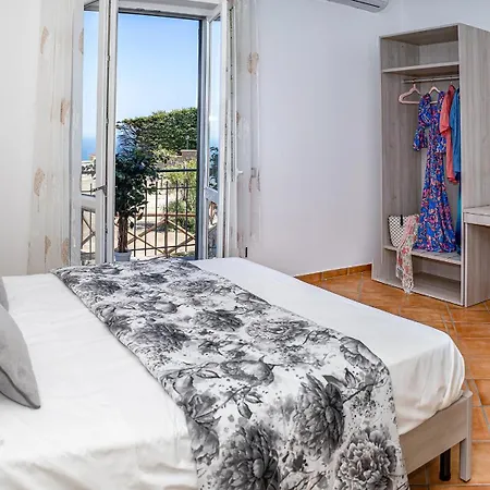 - Lions Rose Villa Sant'Agata sui due Golfi