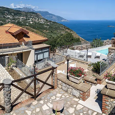 - Lions Rose Villa SantʼAgata sui Due Golfi
